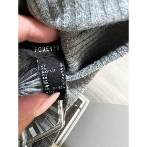 Forever 21 Lettuce-Edge Long-Sleeve‎ Cropped Top Small - Picture 3 of 5